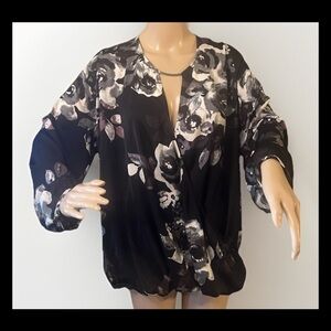 Floral Blouse Black & White W/Metal Accent 18/20 lg sleeve lightweight boho vtg